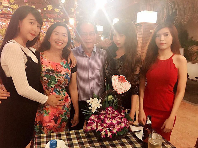 truy tim 3 chi em gai trong buc anh hot nhat mang xa hoi viet it ngay qua