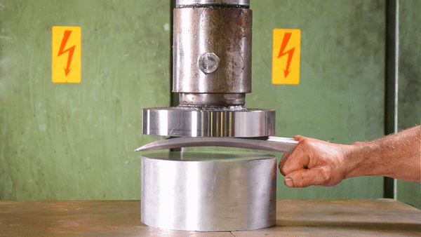 may nen thuy luc tay doi voi mong vuot adamantium cua nguoi soi wolverine va cai ket sieu bat ngo