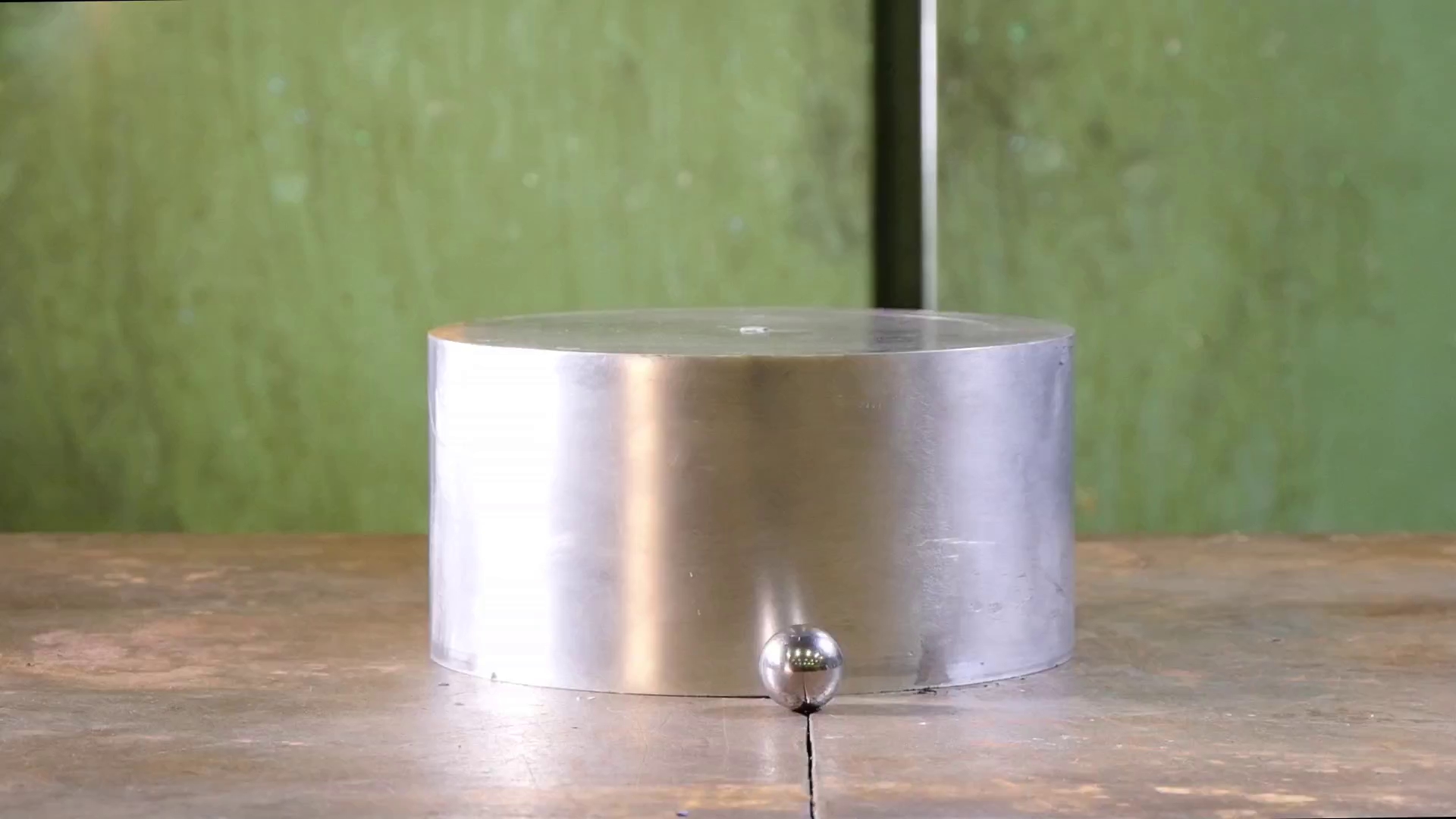 may nen thuy luc tay doi voi mong vuot adamantium cua nguoi soi wolverine va cai ket sieu bat ngo