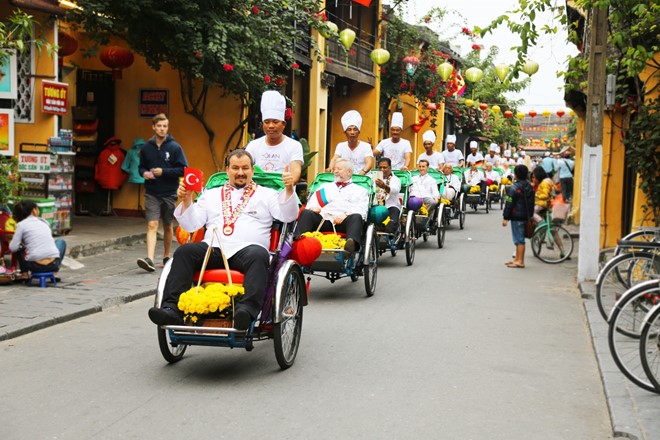 12 dau bep lung danh tham du lien hoan am thuc quoc te hoi an 2017