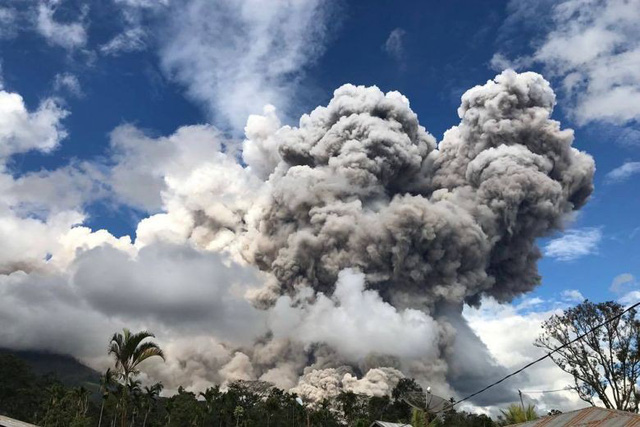 nui lua sinabung phun trao phun tro cao 7000 met