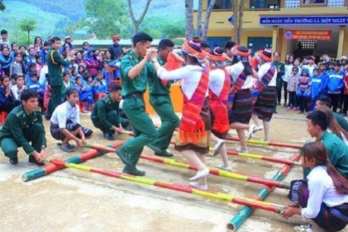 quang binh xuan bien phong am long dan bien gioi