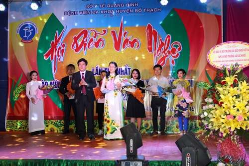 benh vien da khoa huyen bo trach to chuc hoi dien van nghe nhan ngay thay thuoc viet nam