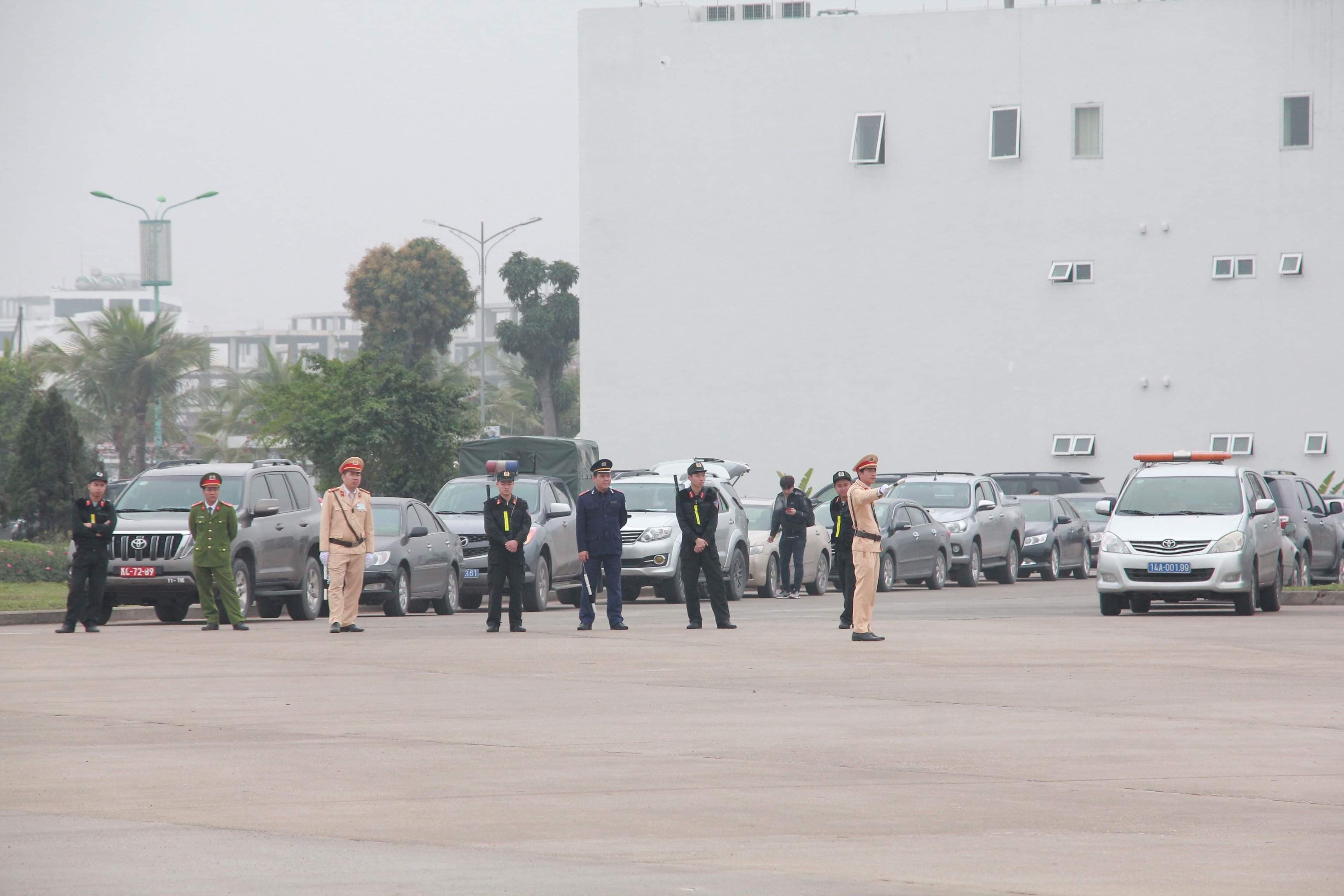 doan dai bieu cap cao trieu tien tham quan vinh ha long