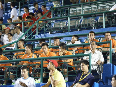 hlv miura loai truoc 5 cau thu chan thuong