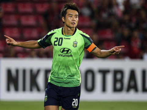 hlv miura loai truoc 5 cau thu chan thuong