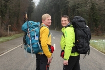 di bo tu chau au sang chau a gay quy cho tre em ngheo viet nam