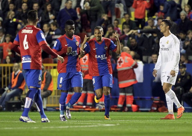 ronaldo toa sang real danh bai levante 3 1