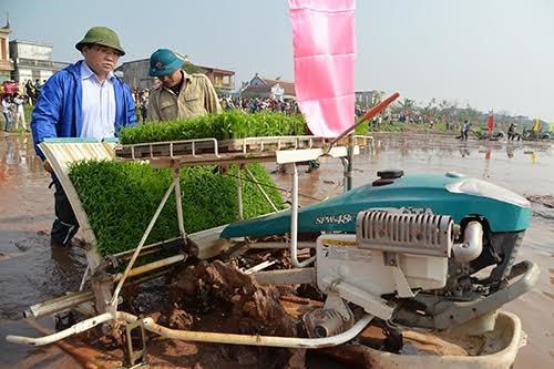 gs nguyen minh thuyet chinh khach lam hinh anh ma dong kich kieu gi cung ho