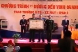 nguyen pho chanh van phong trung uong trao bang khen cho lien ket viet noi gi