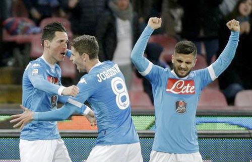 danh bai chievo napoli tam thoi vuon len dinh serie a