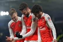 giroud walcott lap cu dup arsenal cham tran watford tai tu ket fa cup