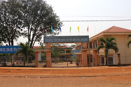 yeu cau thieu ta cong an vao truong hoc danh nguoi giao nop hung khi