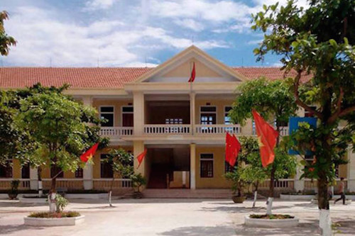 mot pho hieu truong treo co tu tu
