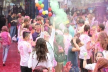 holi le hoi mau sac 2016