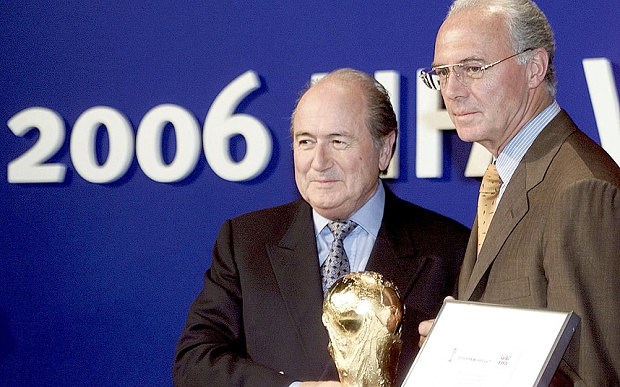 hoang de beckenbauer bi fifa dieu tra vi nghi an hoi lo