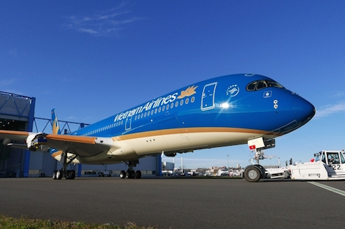 vietnam airlines ra thong bao ve lich bay den chau au sau vu khung bo o bi