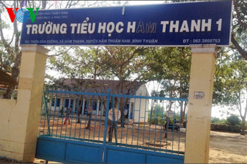 hieu truong cat xen tien an trua cua hoc sinh ngheo
