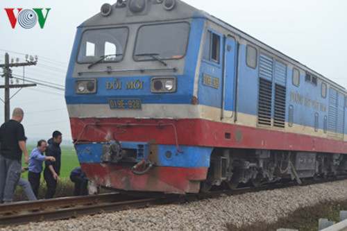 tau hoa tong o to bay xuong ruong 4 nguoi nhap vien