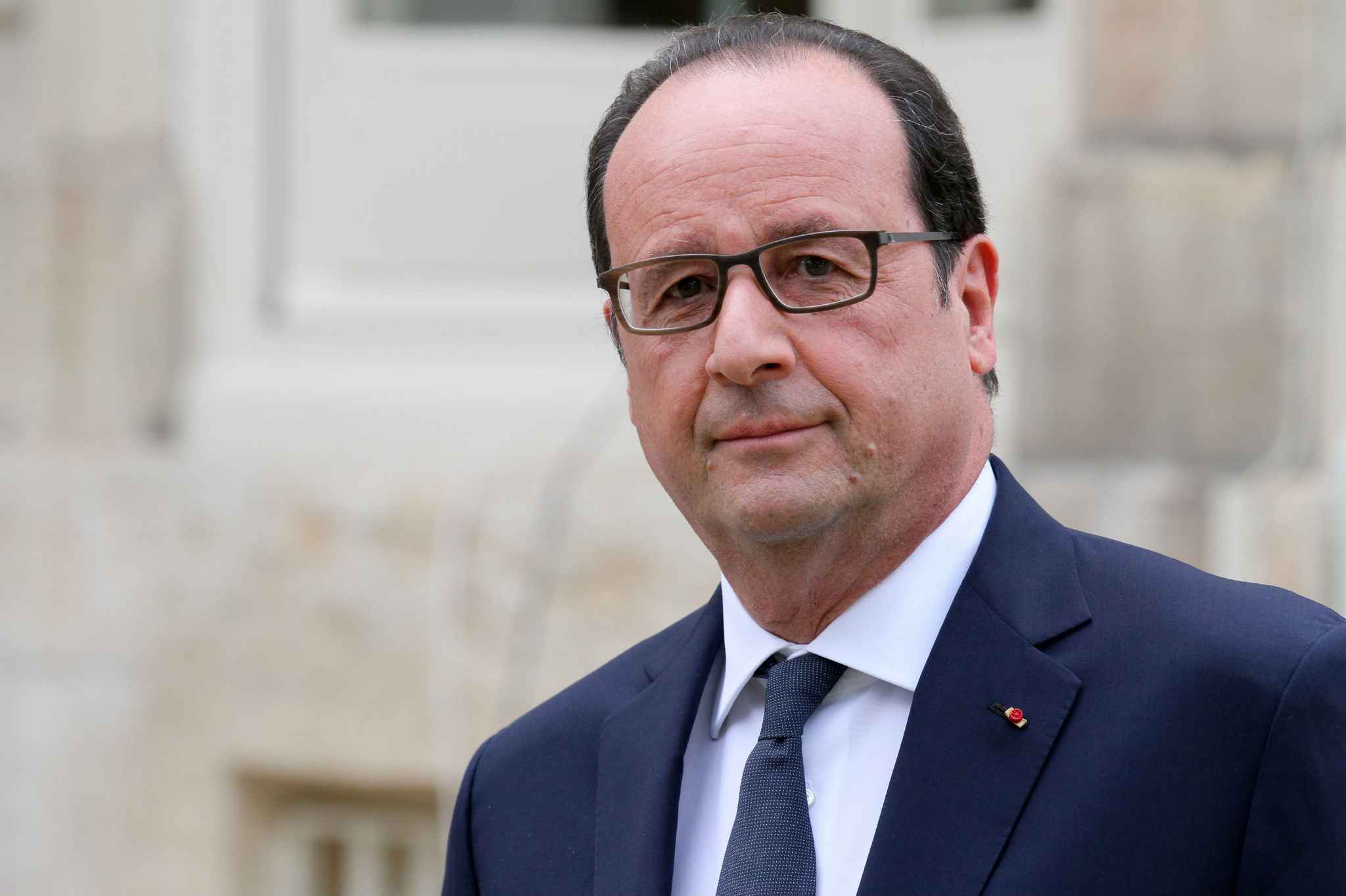 no sung gan tong thong phap hollande 2 nguoi bi thuong
