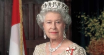 chuyen la co that mot nguoi my dang doi quyen thua ke tu nu hoang anh elizabeth ii