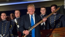 nho tong thong donald trump nguoi mac benh tam than tai my da duoc mua sung tro lai