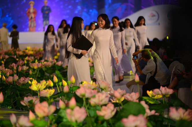khai mac le hoi ao dai tp hcm nam 2017