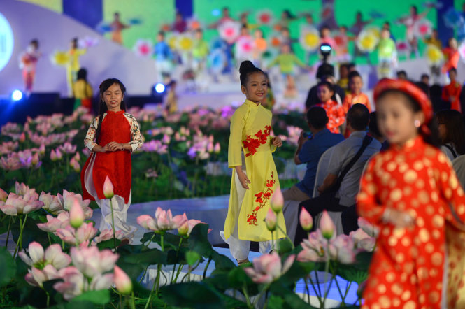 khai mac le hoi ao dai tp hcm nam 2017