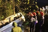 xe du lich cho 22 nguoi lao xuong vuc o lao cai