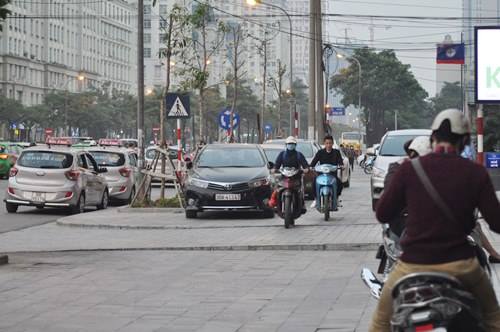 ba me han quoc cam bien xin nguoi dan khong di len via he tai ha noi