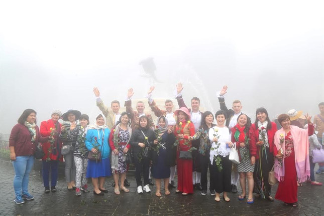 le hoi duong pho soi dong chao mung 83 tai kdl tai ba na hills