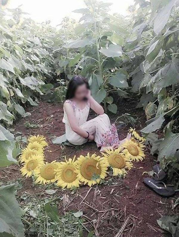 nhung hinh anh xau xi cua du khach qua nhung mua hoa