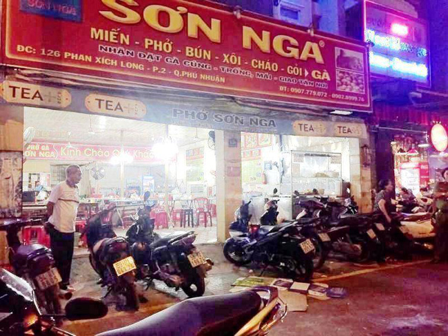 can ngan au da chien si cong an va bao ve dan pho bi nhom thanh nien chem trong thuong o sai gon