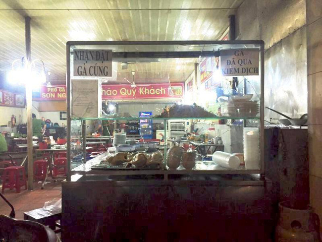 can ngan au da chien si cong an va bao ve dan pho bi nhom thanh nien chem trong thuong o sai gon