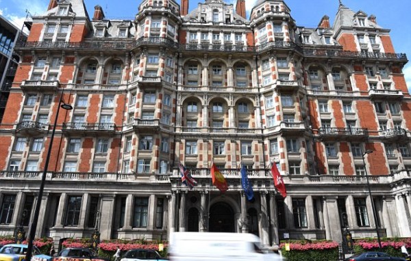 doi ngu nhan vien tiet lo nhung su that dang ngac nhien ve khach san sang chanh nhat the gioi tai london