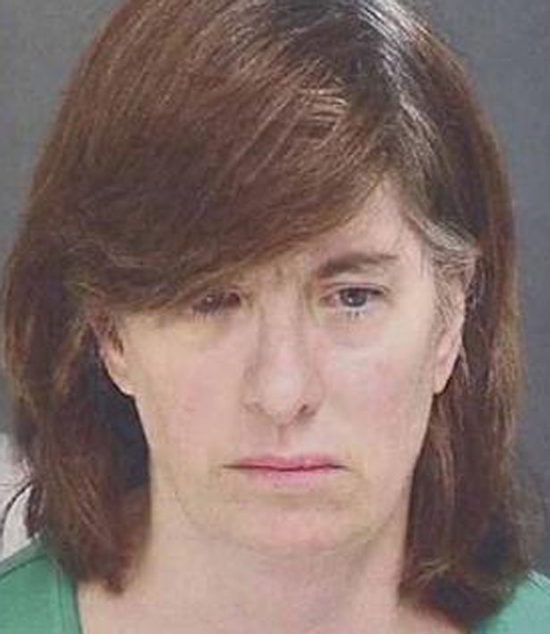 phan no canh nhan vien mam non day hoc sinh 4 tuoi xuong cau thang day tho bao