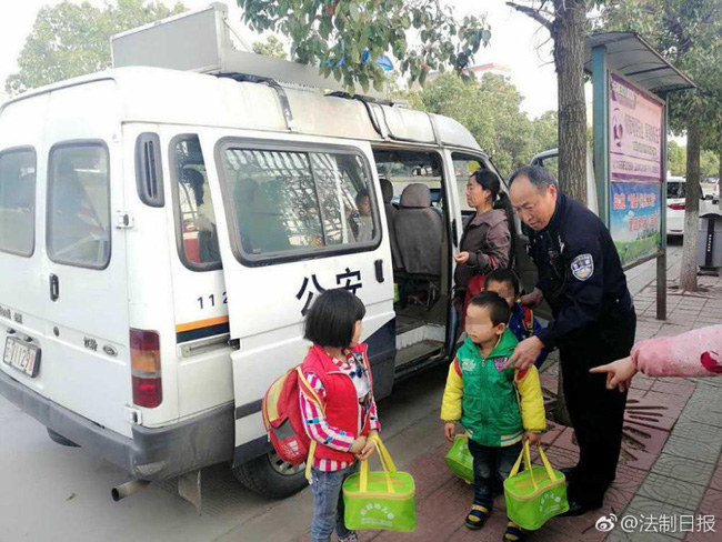 khong the ngo o to 7 cho dua don hoc sinh lai di nhoi nhet toi 33 nguoi