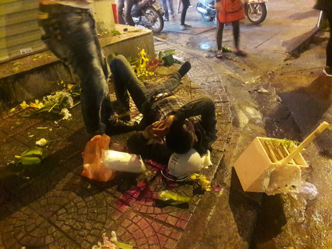 ha noi dung mua hoa 83 bi o to dien tong hang loat 7 nguoi bi thuong
