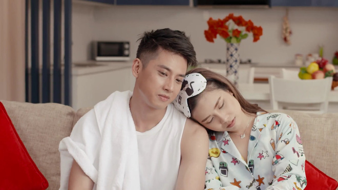 duong hoang yen suyt mat ban trai vi cach yeu khong giong ai trong mv moi