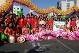 long lay sac mau viet nam tai le hoi carnival o cong hoa sip