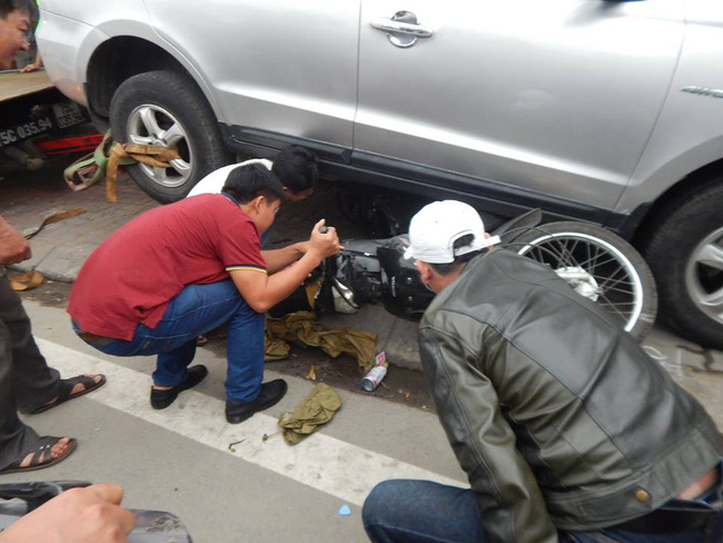 hue o to mat lai lao len via he nuot nhieu xe may nguoi dan hot hoang bo chay