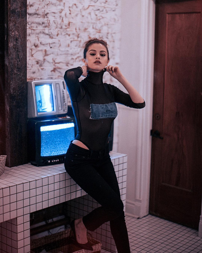 dien do trong suot giua troi 10 do c kendall jenner vo tinh dung hang selena gomez tu gan 1 nam truoc