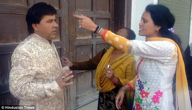 nhu trong phim bollywood chu re bi vo ca vach mat ngay tai dam cuoi voi nguoi tinh kem 18 tuoi