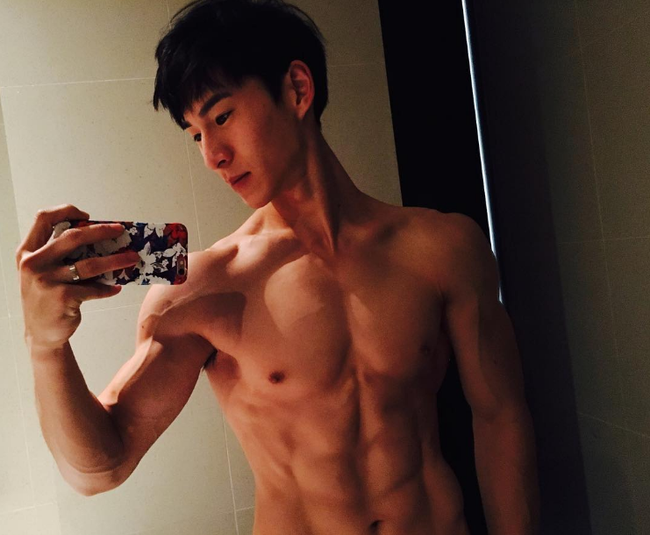 ai ma tin duoc anh chang han quoc an suot ngay lai so huu than hinh khoe khoan chuan den tung milimet nhu nay