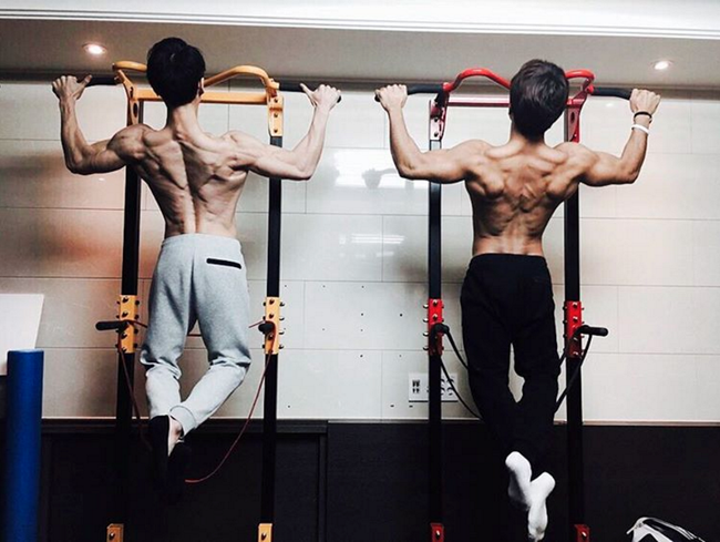 ai ma tin duoc anh chang han quoc an suot ngay lai so huu than hinh khoe khoan chuan den tung milimet nhu nay