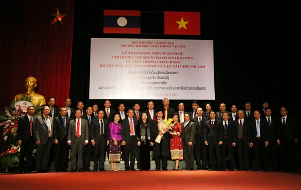 bo truong lao nhan bang tien si danh du cua dai hoc giao thong van tai