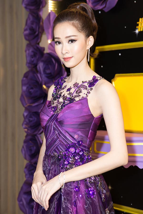 hoa hau dang thu thao dep cuon hut o moi goc nhin