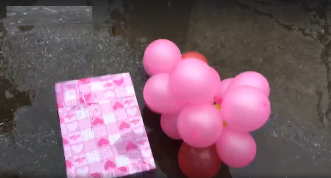 tang qua that bai nam thanh nien hon doi nem qua xuong dat