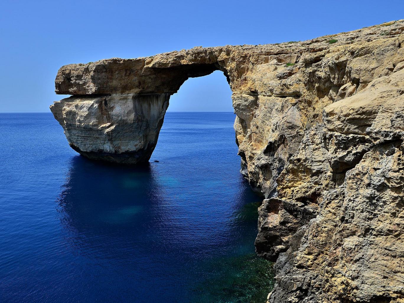 azure window bieu tuong du lich noi tieng o malta da bi sup do xuong bien