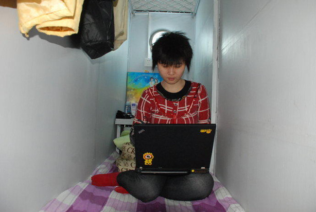 ngop tho trong nhung can phong sieu nho chi co dien tich 2m2 tai cac thanh pho noi tieng dat do o trung quoc